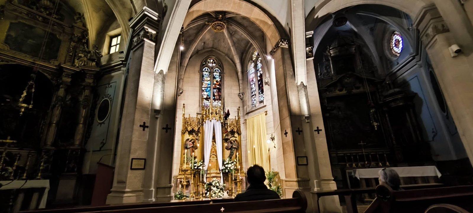 Interior de una iglesia visitada en ruta